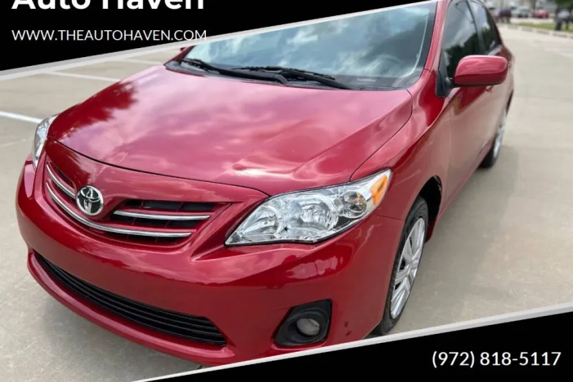 2013 Toyota Corolla LE photo 1
