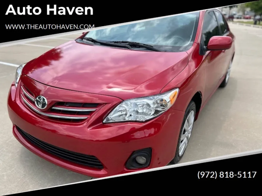 2013 Toyota Corolla LE photo 1