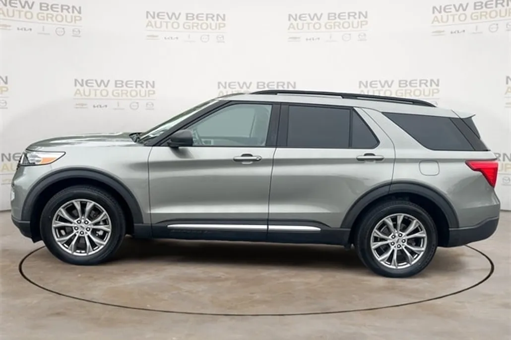 2020 Ford Explorer XLT photo 1