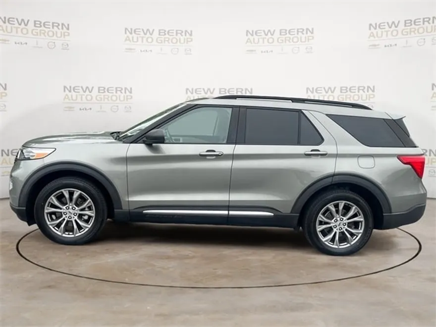 2020 Ford Explorer XLT photo 1
