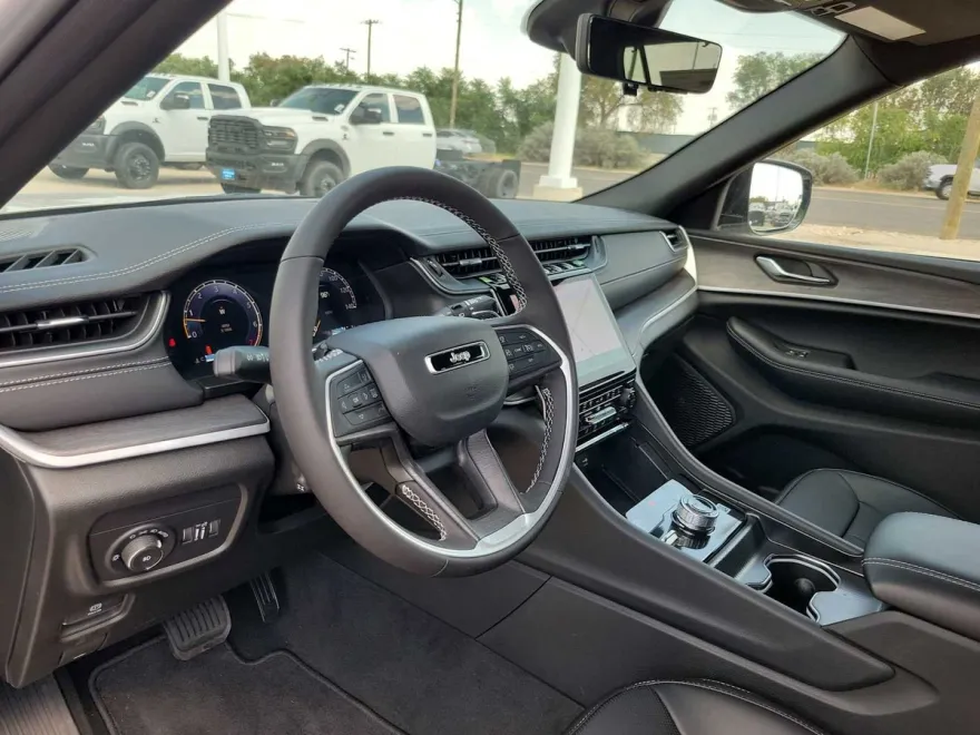 2025 Jeep Grand Cherokee Limited photo 1
