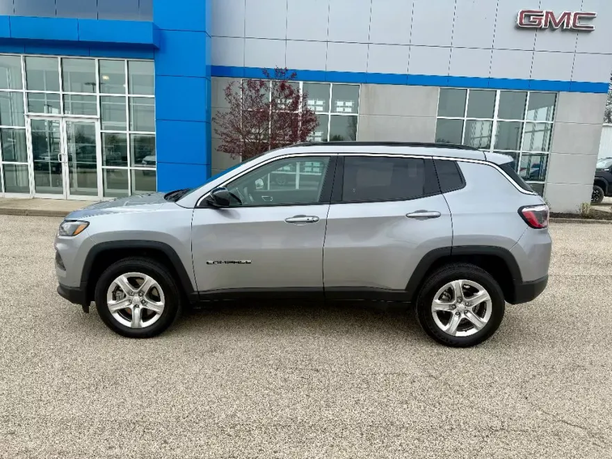 2024 Jeep Compass Latitude photo 1