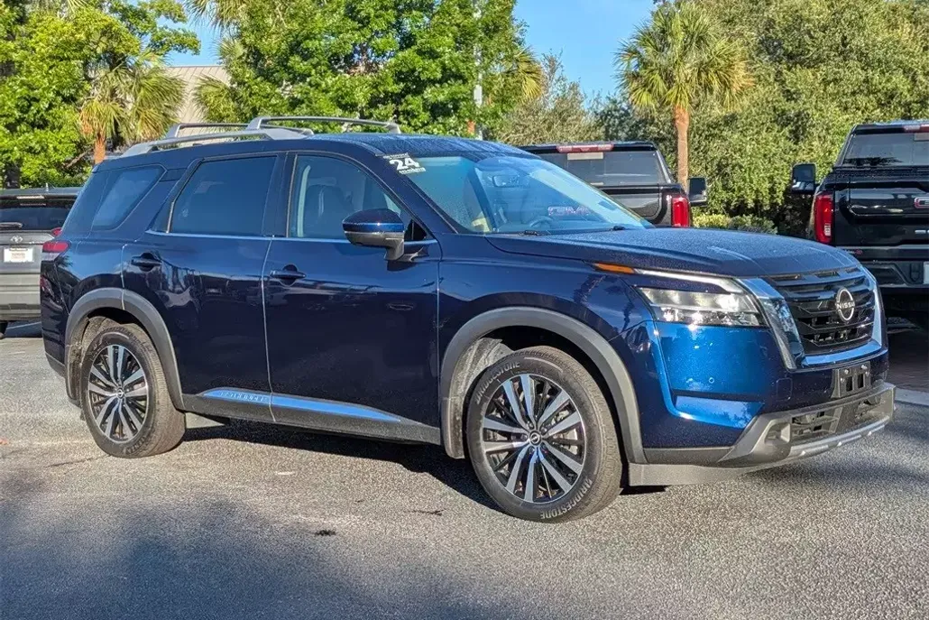 2024 Nissan Pathfinder Platinum photo 1