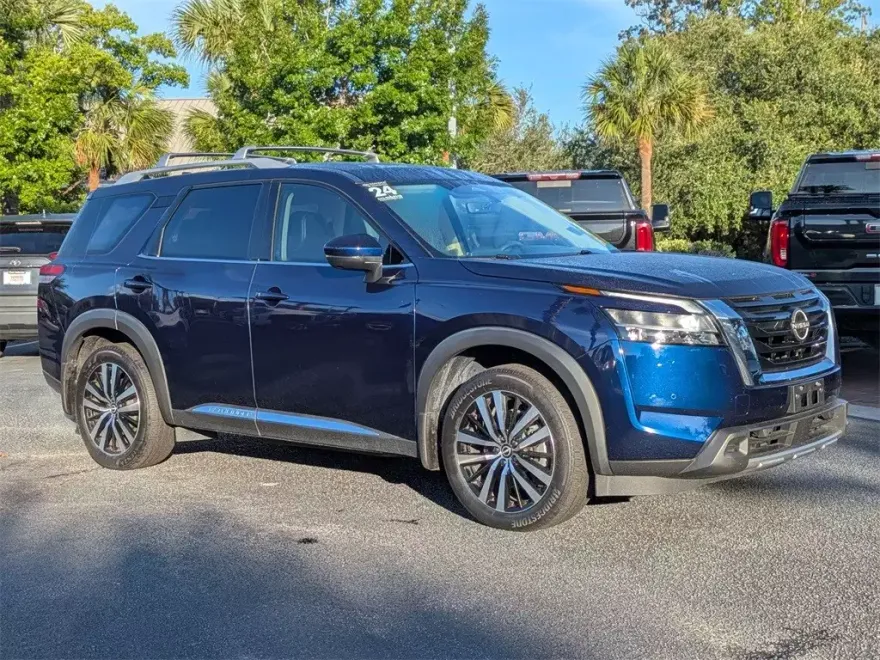 2024 Nissan Pathfinder Platinum photo 1