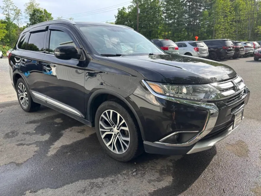 2017 Mitsubishi Outlander SEL photo 1