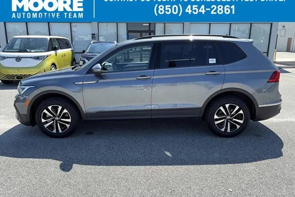2022 Volkswagen Tiguan S photo 1