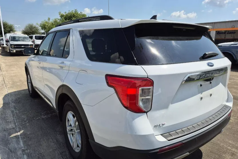 2021 Ford Explorer XLT photo 1