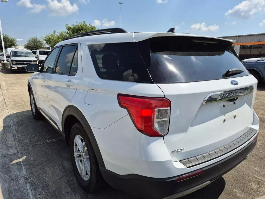 2021 Ford Explorer XLT photo 1