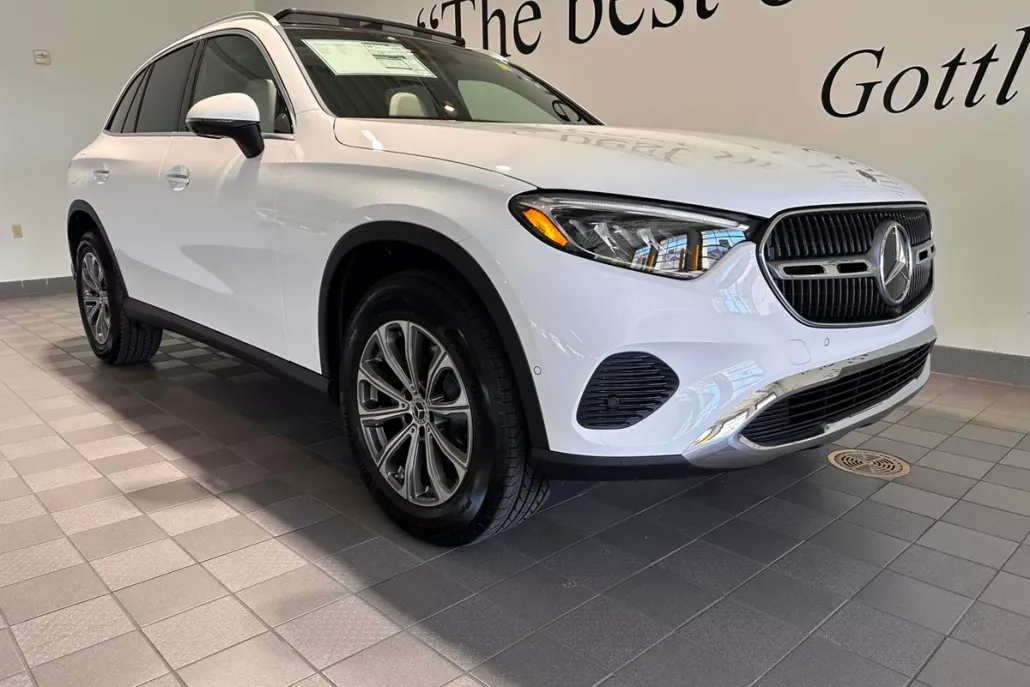 2026 Mercedes Benz GLC 300 4MATIC photo 1