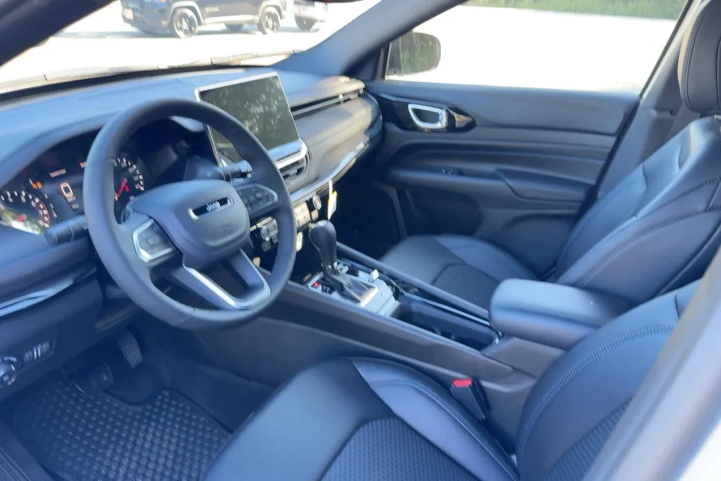 2026 Jeep Compass Latitude photo 1