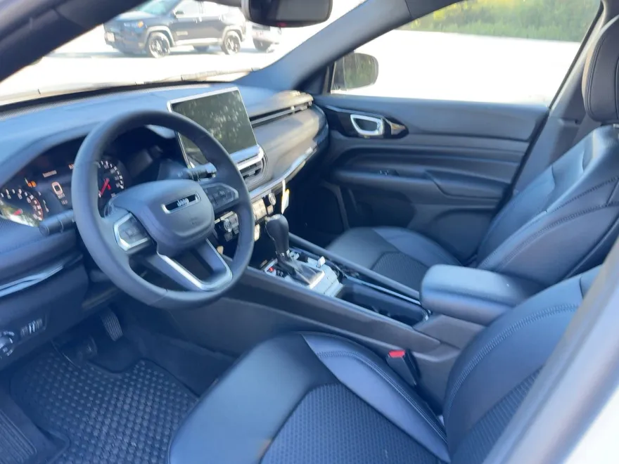 2026 Jeep Compass Latitude photo 1