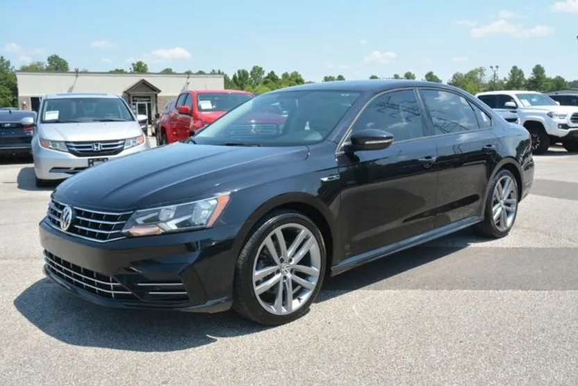 2018 Volkswagen Passat 2.0T R-Line photo 1