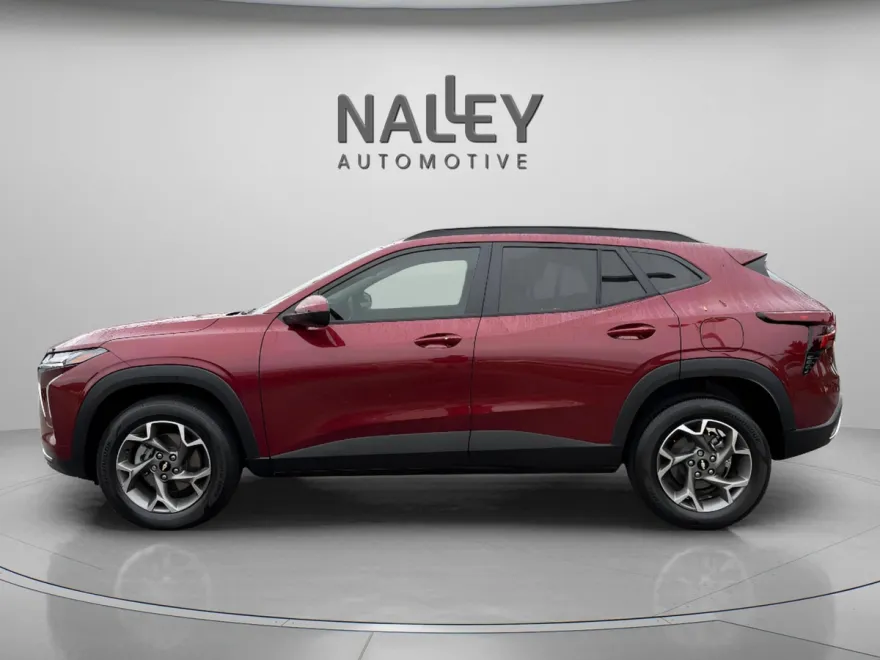 2025 Chevrolet Trax LT photo 1