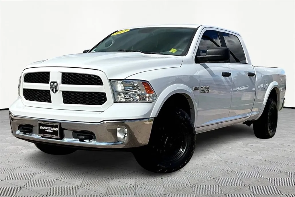 2018 Ram 1500 SLT photo 1
