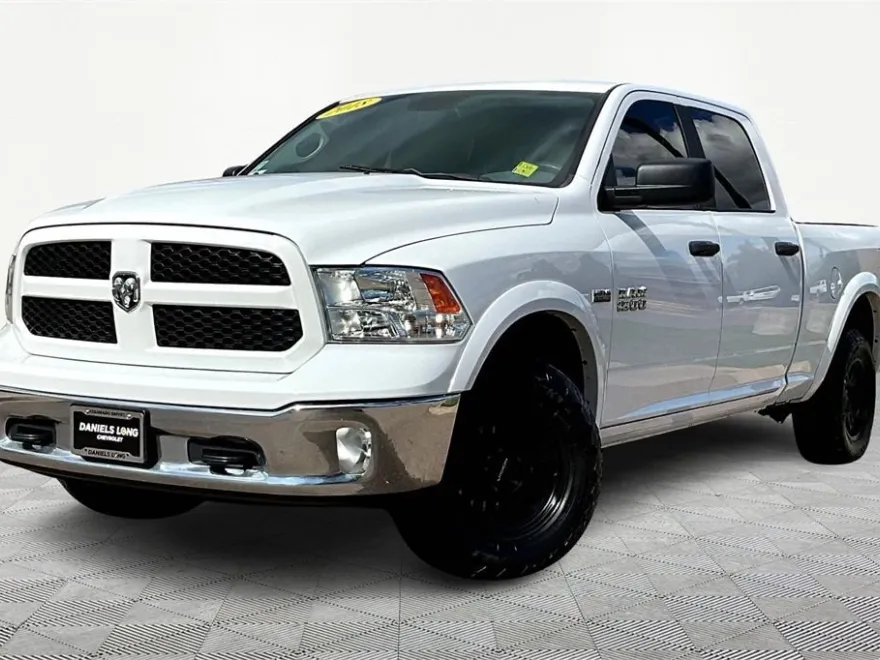 2018 Ram 1500 SLT photo 1