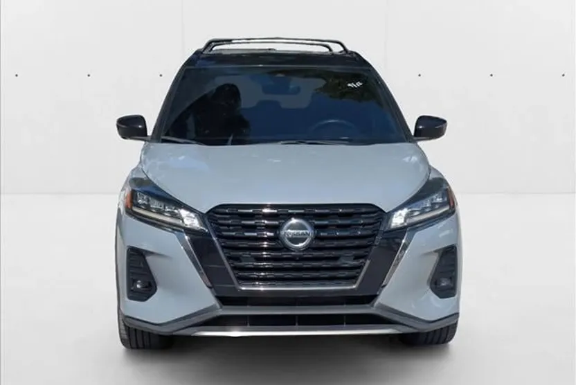 2021 Nissan Kicks SR photo 1