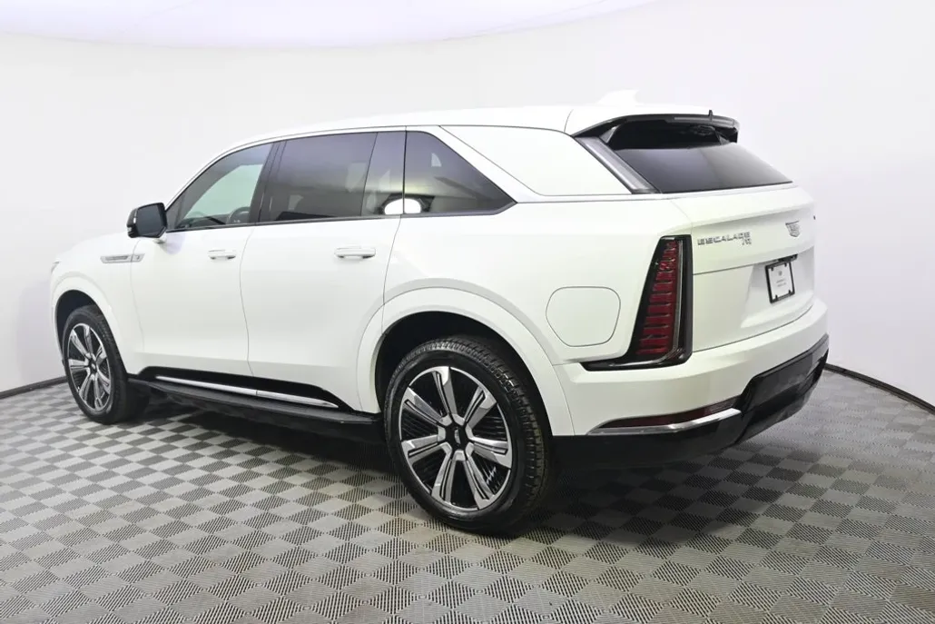 2025 Cadillac Escalade IQ Luxury photo 1