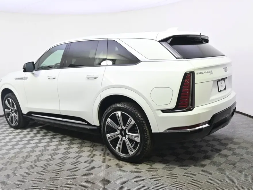 2025 Cadillac Escalade IQ Luxury photo 1