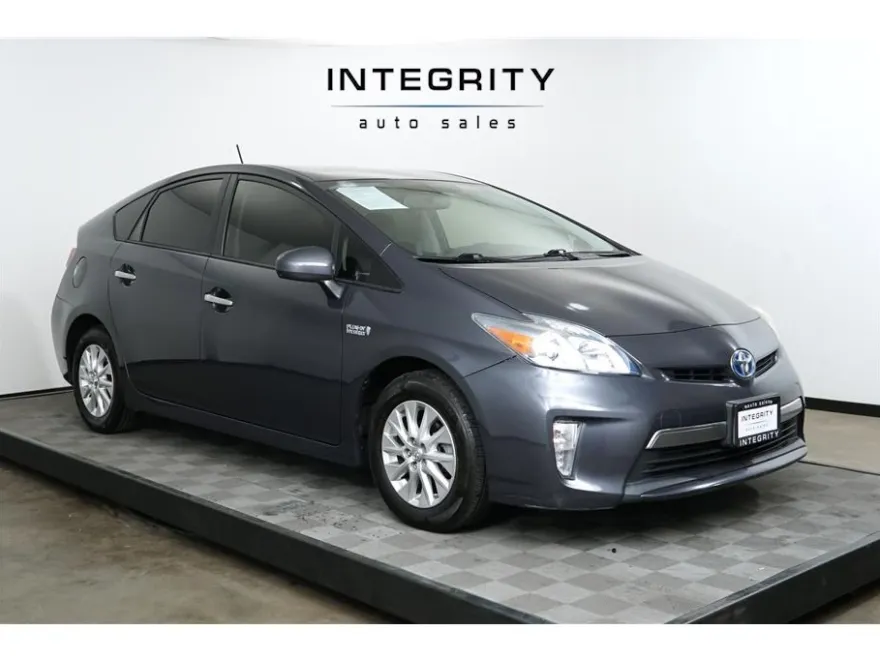 2014 Toyota Prius Plug-in Advanced photo 1