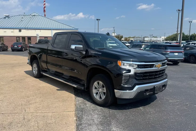 2024 Chevrolet Silverado 1500 LT photo 1