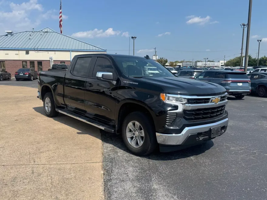 2024 Chevrolet Silverado 1500 LT photo 1