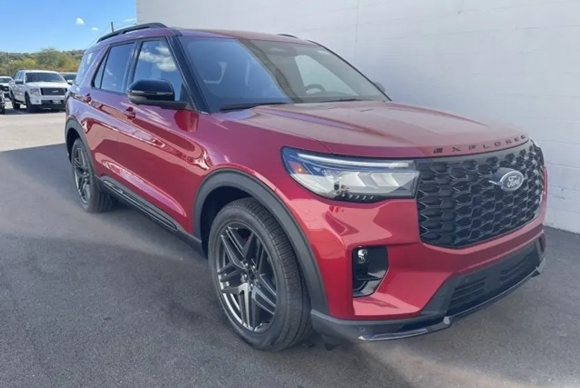 2025 Ford Explorer ST photo 1