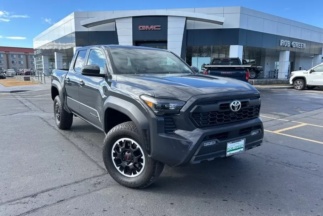 2024 Toyota Tacoma 4x4 SR5 photo 1