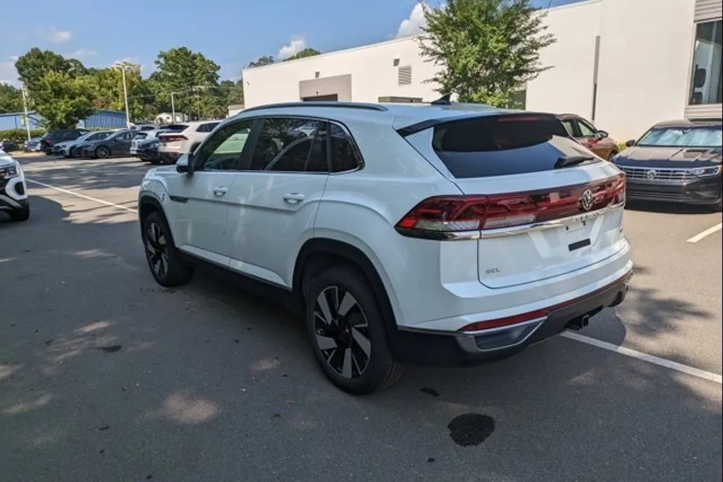 2024 Volkswagen Atlas Cross Sport SEL photo 1