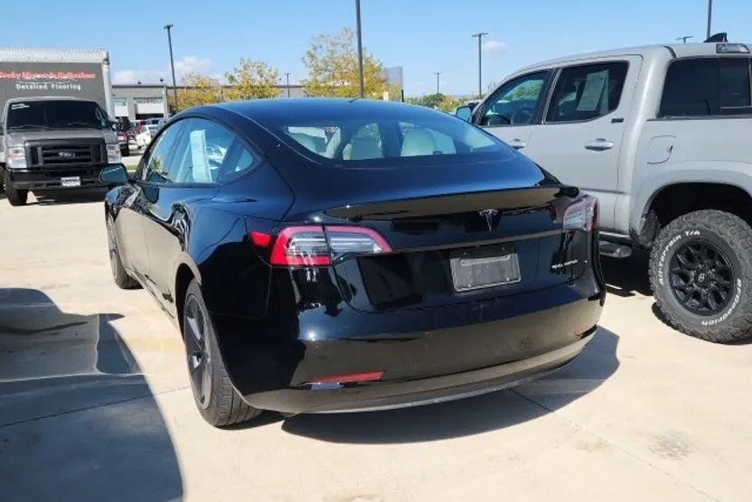 2022 Tesla Model 3 Long Range photo 1