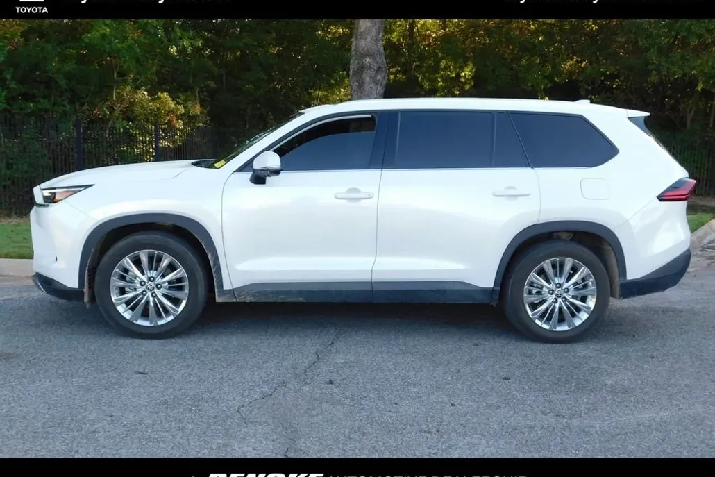 2025 Toyota Grand Highlander Platinum photo 1