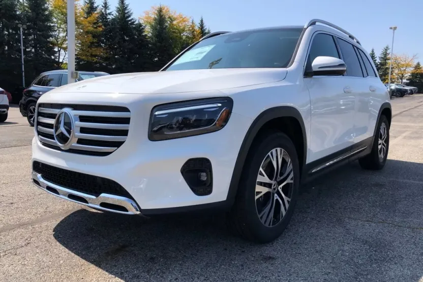 2026 Mercedes Benz GLB 250 4MATIC photo 1