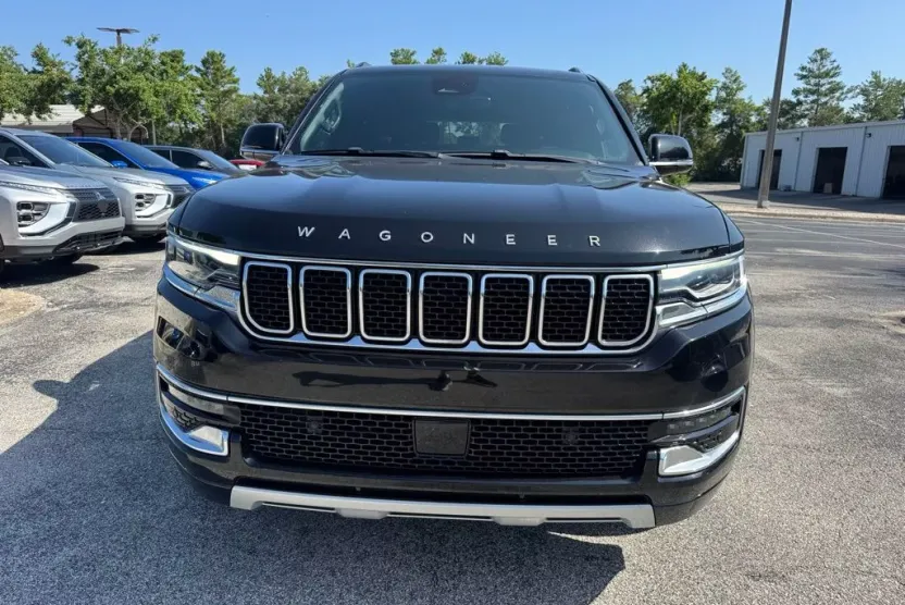 2023 Jeep Wagoneer L Series II photo 1