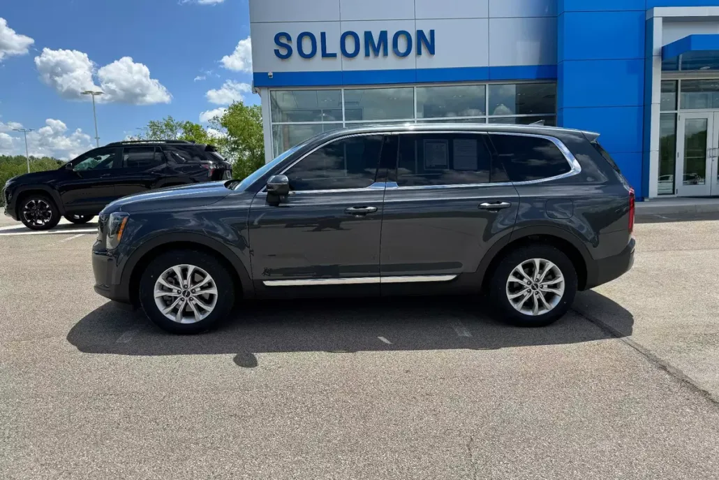 2022 Kia Telluride LX photo 1