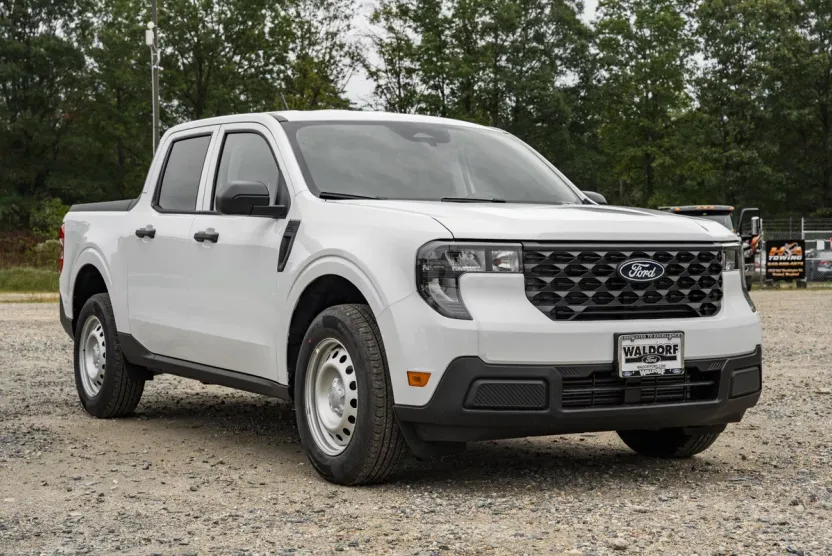 2025 Ford Maverick XL photo 1