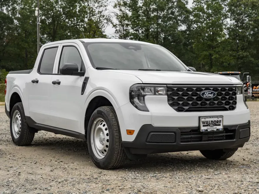 2025 Ford Maverick XL photo 1