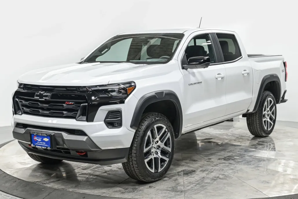 2024 Chevrolet Colorado Z71 photo 1