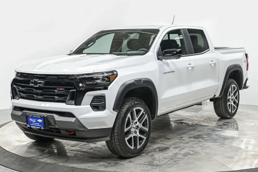 2024 Chevrolet Colorado Z71 photo 1