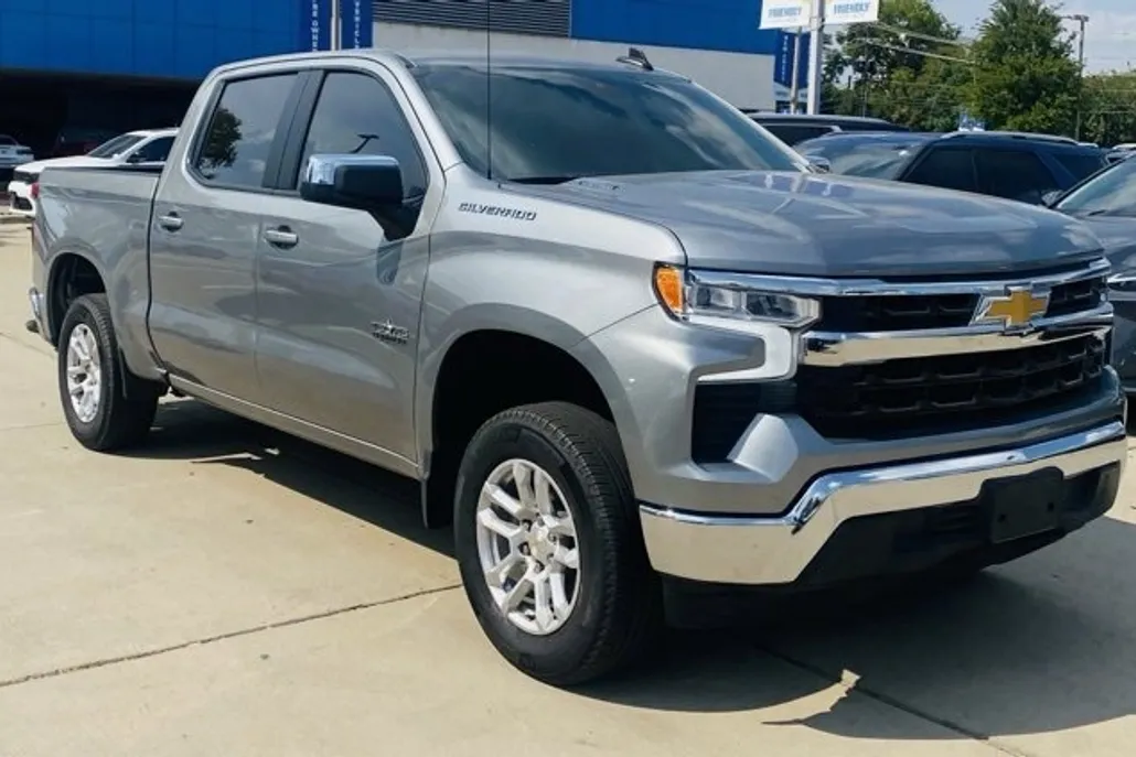 2024 Chevrolet Silverado 1500 LT photo 1