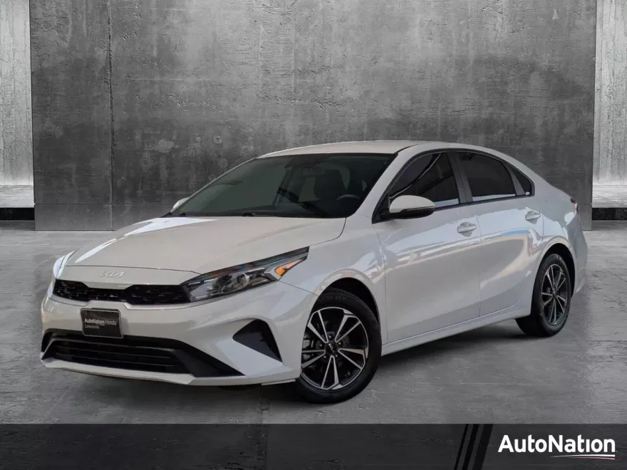 2023 Kia Forte LXS photo 1