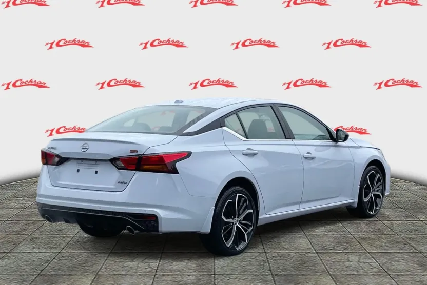 2025 Nissan Altima SR photo 1