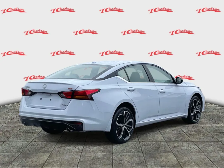 2025 Nissan Altima SR photo 1