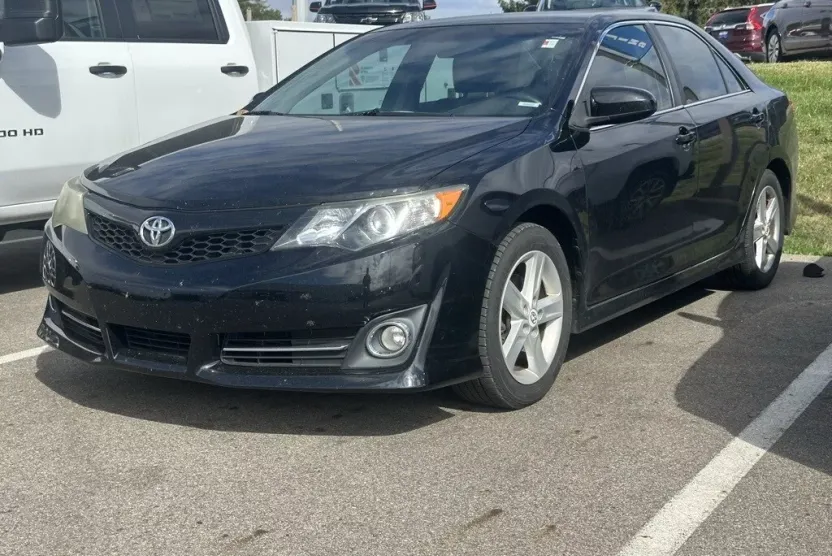 2013 Toyota Camry SE photo 1