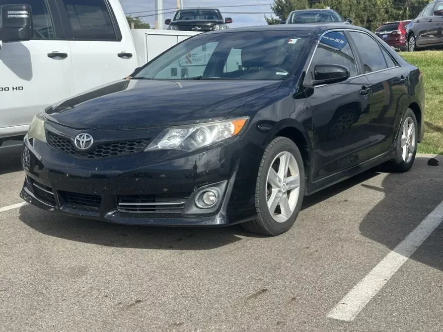 2013 Toyota Camry SE photo 1
