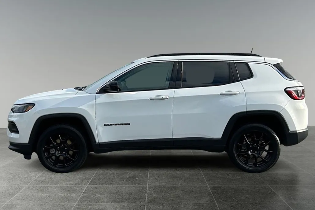 2022 Jeep Compass Latitude Lux photo 1