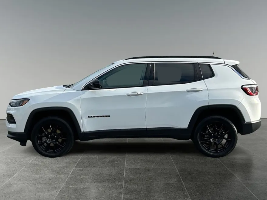 2022 Jeep Compass Latitude Lux photo 1