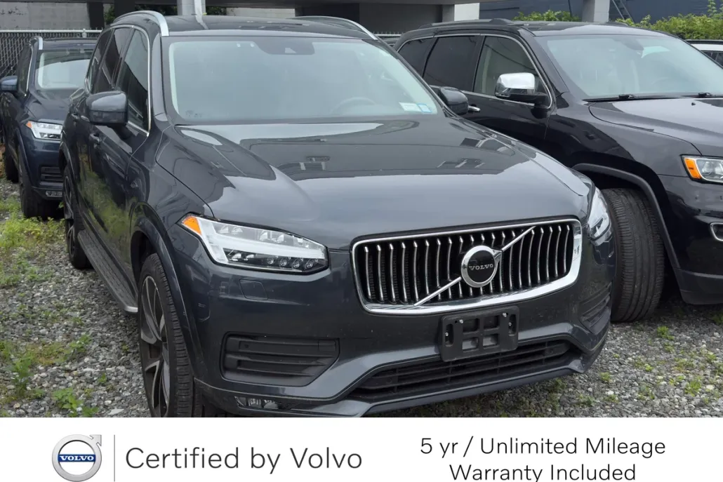 2022 Volvo XC90 T6 AWD Momentum photo 1