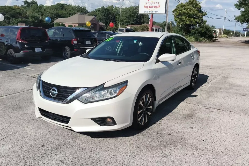 2017 Nissan Altima 2.5 SV photo 1