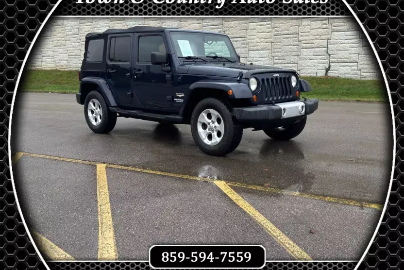 2013 Jeep Wrangler Unlimited Sahara photo 1