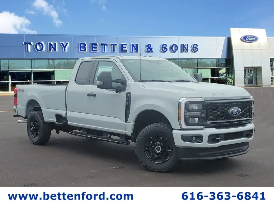 2025 Ford F-350 XL photo 1