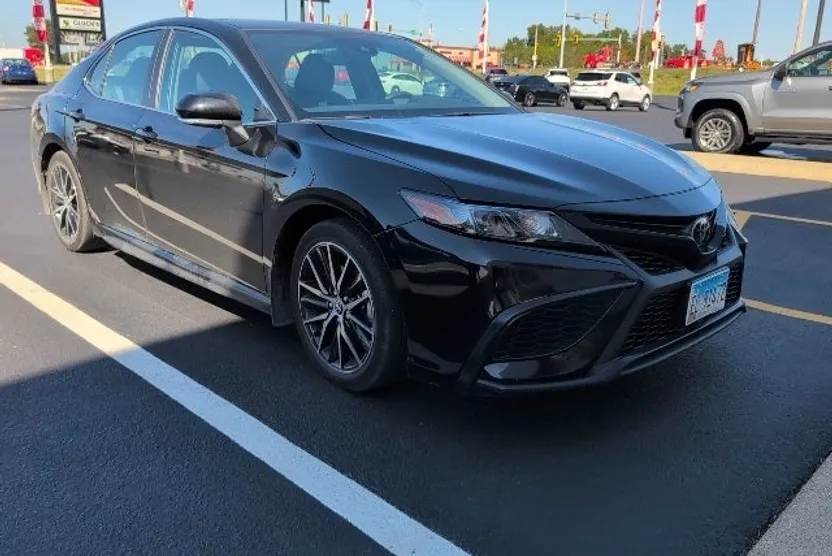 2024 Toyota Camry SE photo 1